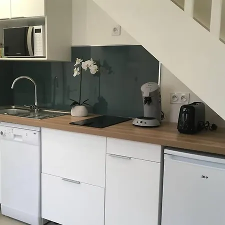 Neuf Entre Et Montagne. *