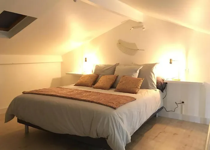 Neuf Entre Et Montagne. *